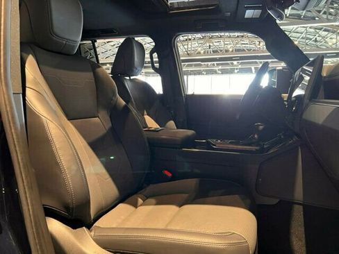 Used 2024 Lexus GX 550 w/ Accessory Package (31) image 32