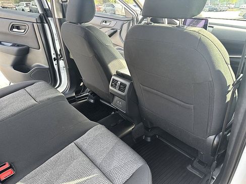 Certified 2025 Nissan Rogue SV FWD image 17