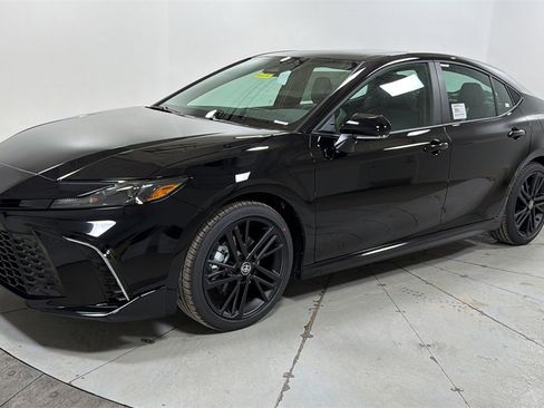 New 2026 Toyota Camry Hybrid image 1