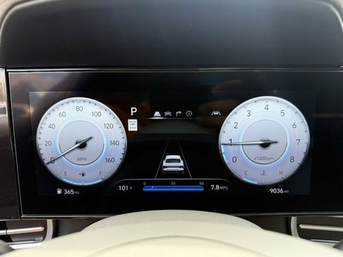 Used 2025 Hyundai Elantra SEL FWD image 4
