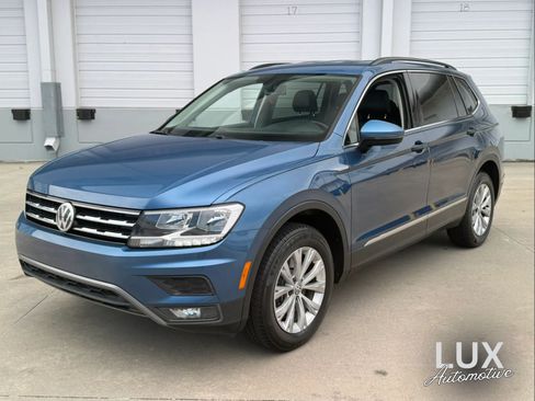 Used 2018 Volkswagen Tiguan SE w/ Front Fog Lights Package FWD image 1