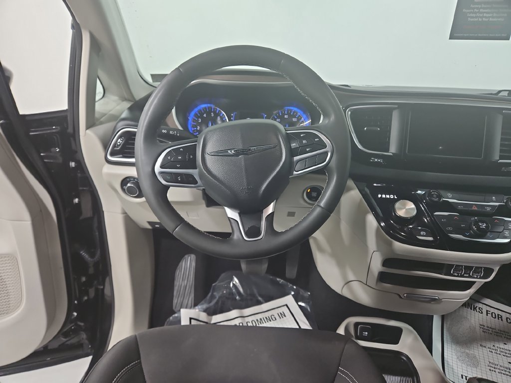 Used 2024 Chrysler Voyager LX FWD image 14