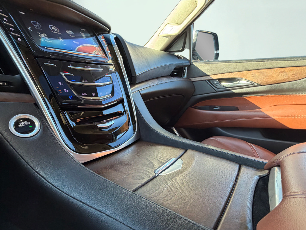 Used 2019 Cadillac Escalade Premium Luxury AWD/4WD image 20