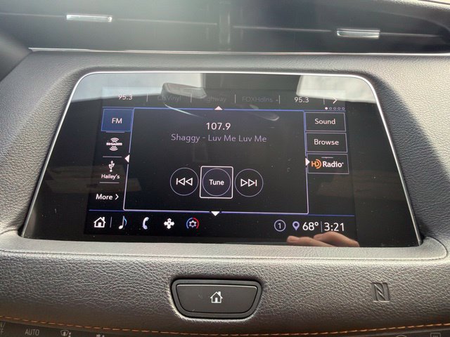 Used 2020 Cadillac XT4 Premium Luxury w/ Enhanced Visibility Package FWD image 30