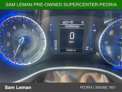 Used 2020 Chrysler Pacifica Touring-L FWD image 9