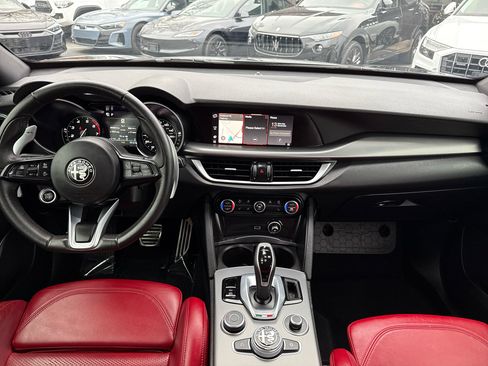 Used 2022 Alfa Romeo Stelvio Veloce image 35