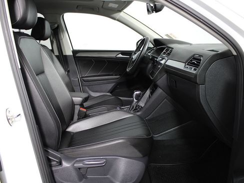 Used 2022 Volkswagen Tiguan SE w/ Panoramic Sunroof Package AWD/4WD image 28