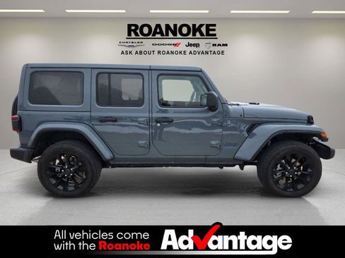 Used 2025 Jeep Wrangler Sahara w/ Safety Group image 11