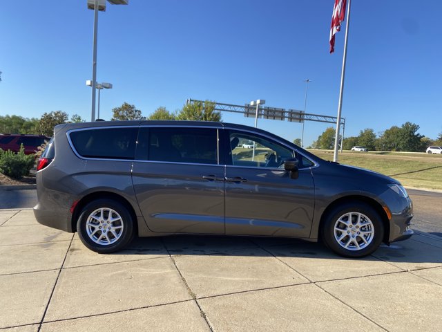 Used 2023 Chrysler Voyager LX FWD image 13