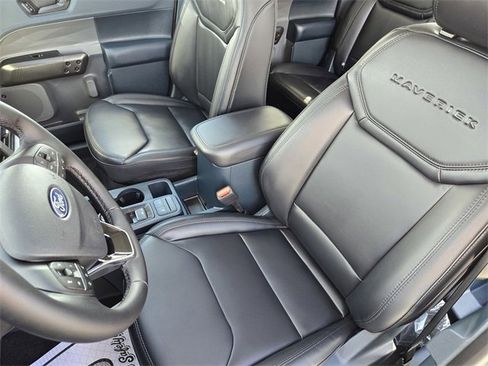 New 2025 Ford Maverick Lariat w/ Black Appearance Package image 18