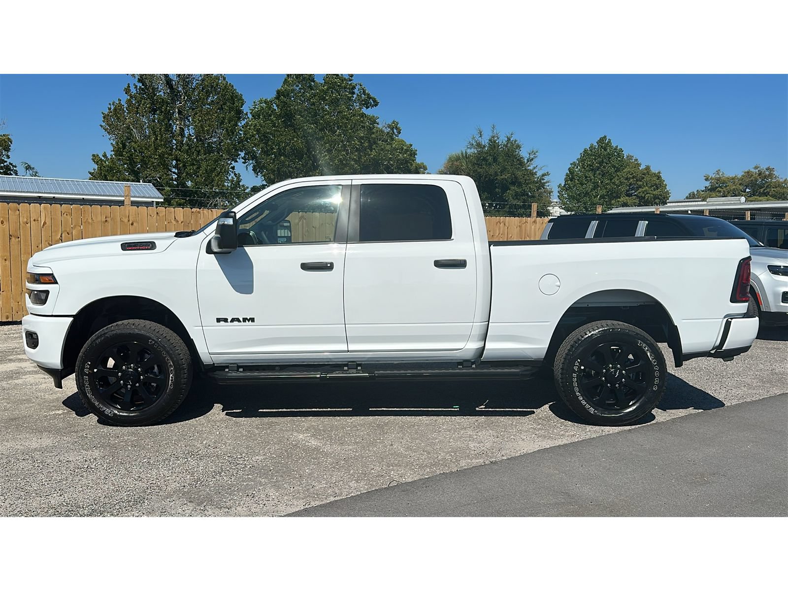 Used 2026 RAM 2500 Big Horn AWD/4WD image 2