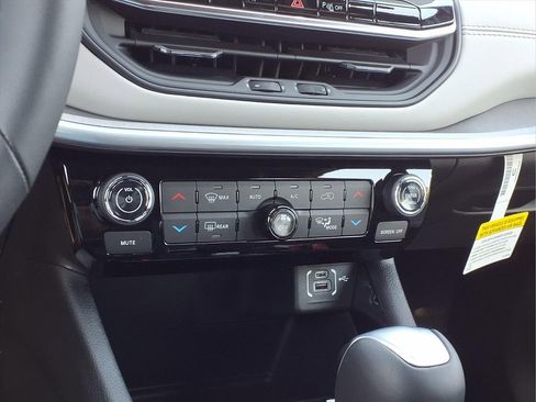 New 2026 Jeep Compass Limited image 16