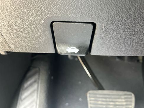 New 2026 Chevrolet Suburban Z71 image 19