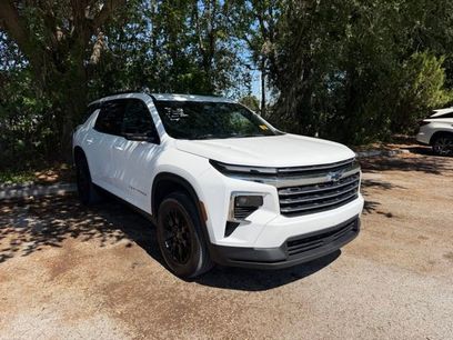 Used 2025 Chevrolet Traverse LT