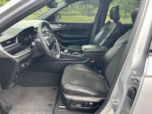 Used 2025 Jeep Grand Cherokee Altitude RWD image 29