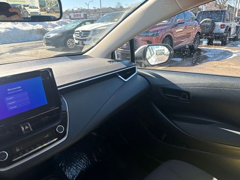 Used 2024 Toyota Corolla LE image 28