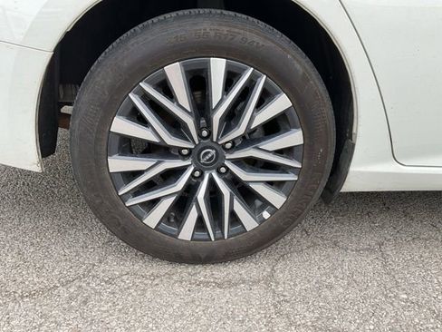 Used 2025 Nissan Altima 2.5 SV FWD image 10