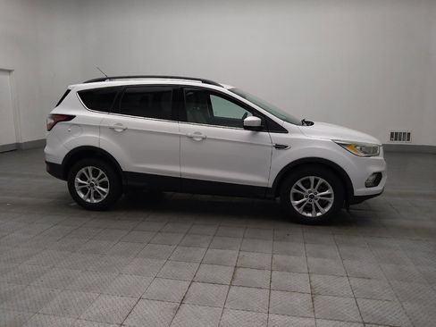 Used 2017 Ford Escape SE w/ Equipment Group 201A FWD image 11