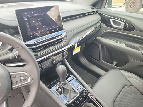 New 2026 Jeep Compass Latitude image 21