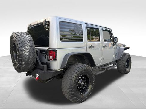 Used 2017 Jeep Wrangler Unlimited Rubicon AWD/4WD image 7