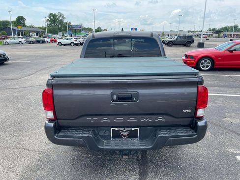 Used 2017 Toyota Tacoma TRD Sport w/ Tow Package (A/T) AWD/4WD image 10