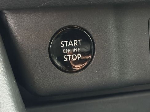 Used 2025 Nissan Rogue SV image 35