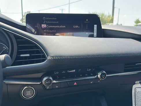 New 2025 MAZDA MAZDA3 Hatchback w/Premium Plus Pkg image 21