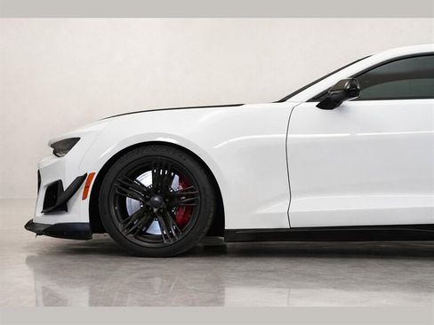 Used 2018 Chevrolet Camaro ZL1 RWD image 8