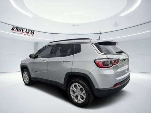 Used 2024 Jeep Compass Latitude AWD/4WD image 5