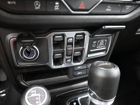 New 2026 Jeep Gladiator Sport image 18