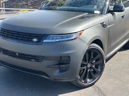 Used 2025 Land Rover Range Rover Sport SE AWD/4WD image 2