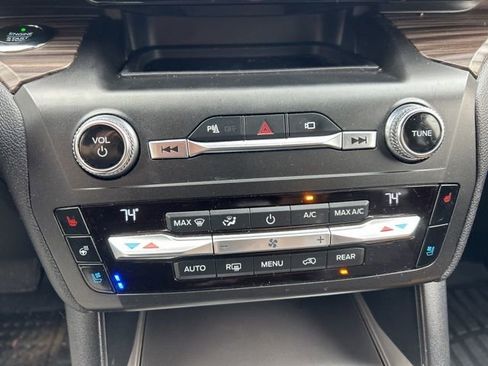 Used 2020 Ford Explorer Limited image 16