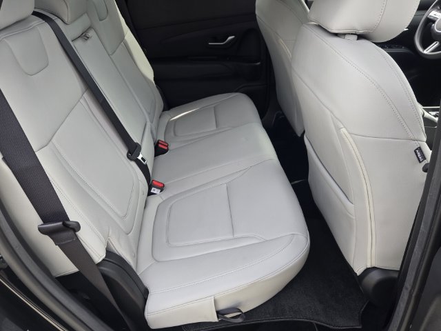 Used 2025 Hyundai Santa Cruz SEL FWD image 16