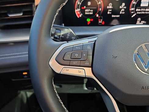 New 2026 Volkswagen Tiguan SE image 18