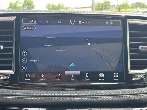 Used 2026 Chrysler Pacifica Limited FWD image 22