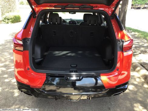 Used 2021 Chevrolet Blazer RS w/ Enhanced Convenience Package FWD image 10