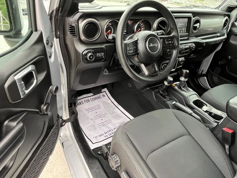 Used 2022 Jeep Wrangler Sport AWD/4WD image 6