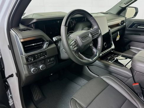 Used 2026 GMC Yukon Denali w/ Denali Reserve Package AWD/4WD image 12
