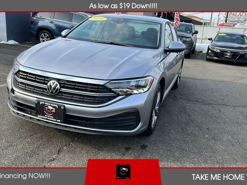 Used 2024 Volkswagen Jetta SE image 1
