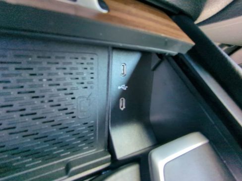 Used 2025 Mercedes-Benz GLE 450e 4MATIC image 10