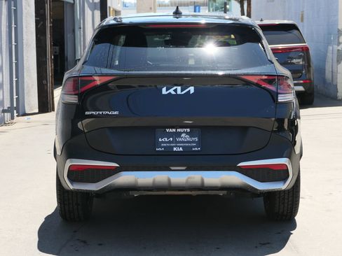 Used 2025 Kia Sportage LX FWD image 4