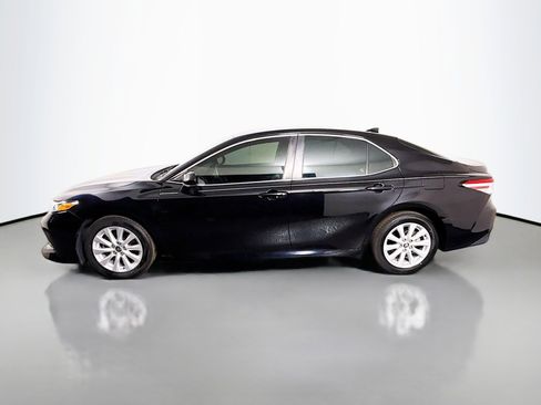 Used 2020 Toyota Camry LE image 6