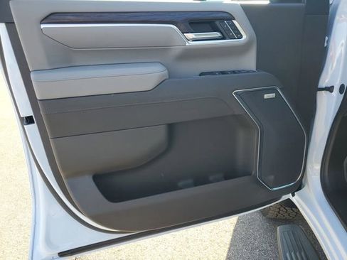 New 2026 GMC Sierra 3500 SLT w/ SLT Premium Package image 8