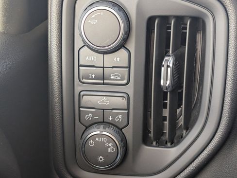 Used 2025 Chevrolet Silverado 1500 Custom image 8