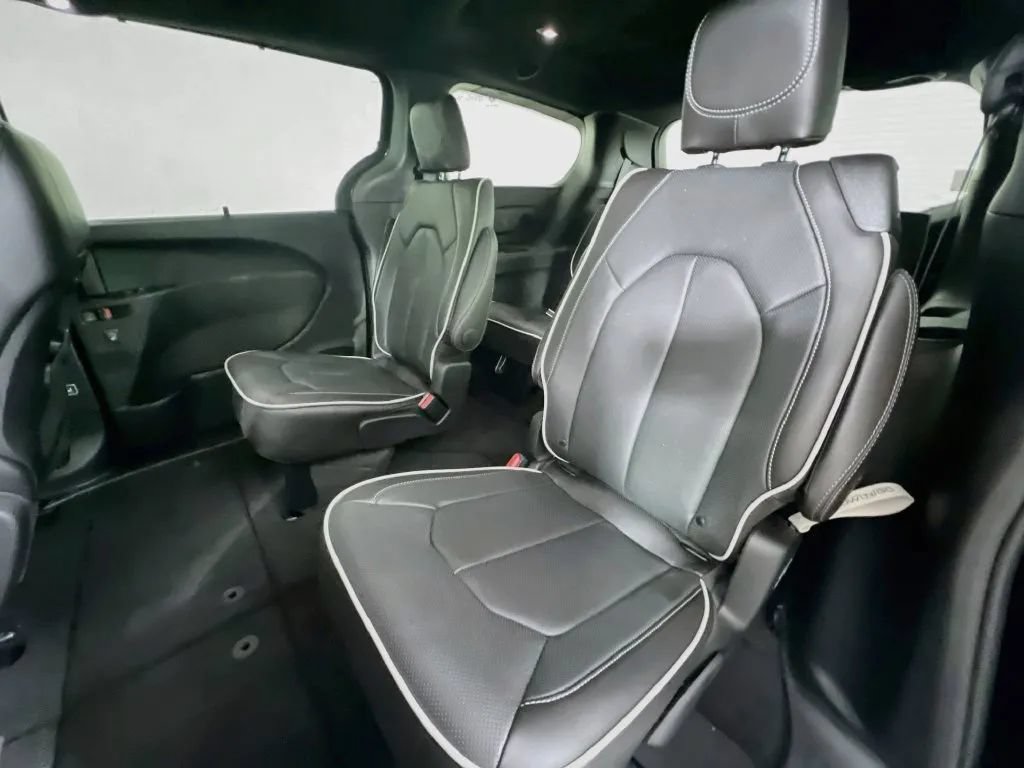 New 2027 Chrysler Pacifica Limited FWD image 26