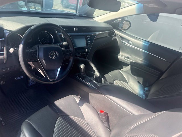 Used 2018 Toyota Camry SE w/ Convenience Package FWD image 11