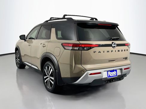 Used 2024 Nissan Pathfinder Platinum w/ Black Appearance Package AWD/4WD image 7