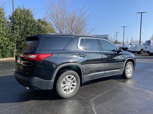 Used 2021 Chevrolet Traverse LT image 9