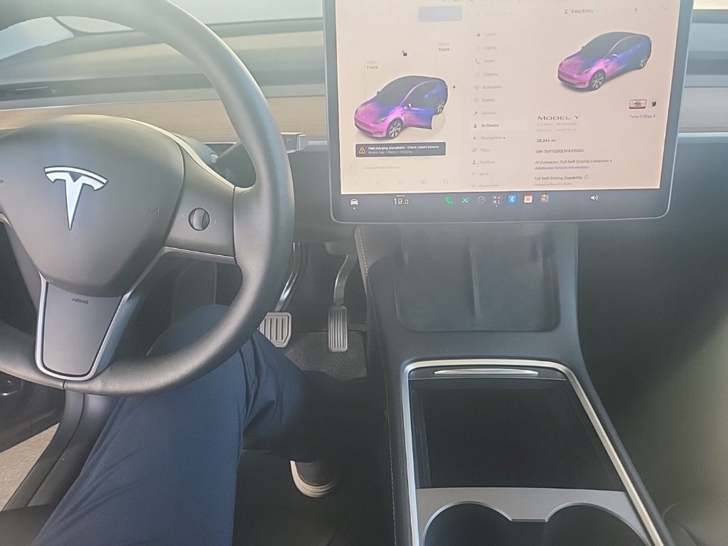 Used 2023 Tesla Model Y Long Range AWD/4WD image 9