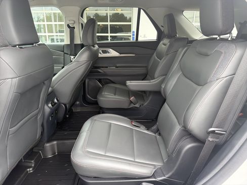 Used 2025 Ford Explorer Active w/ Active Comfort Package AWD/4WD image 25